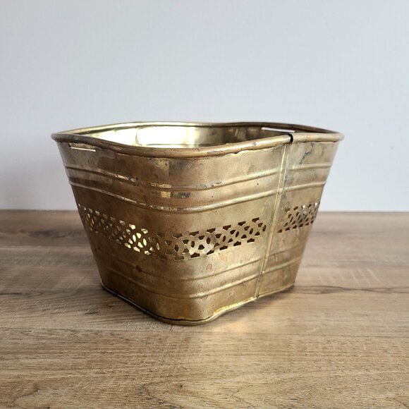 Vintage brass planter/cover pot with cutouts design. - Picture 3 of 7